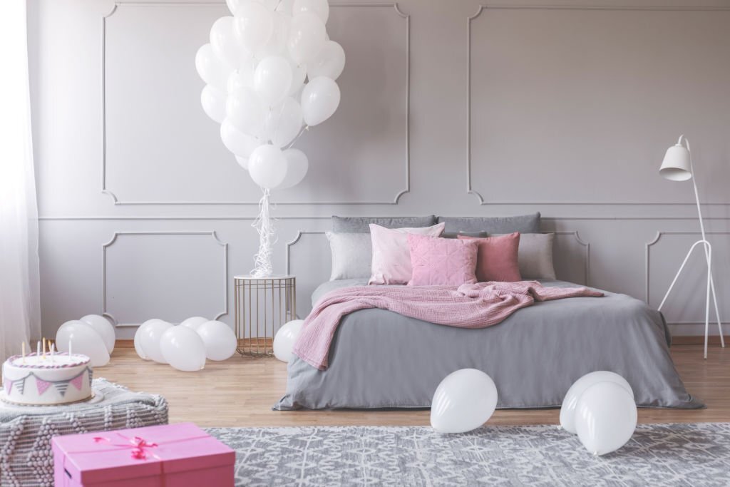 balloons in birthday room for decoration